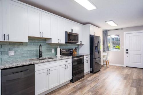 Refreshing Renovation Walk To The Beach