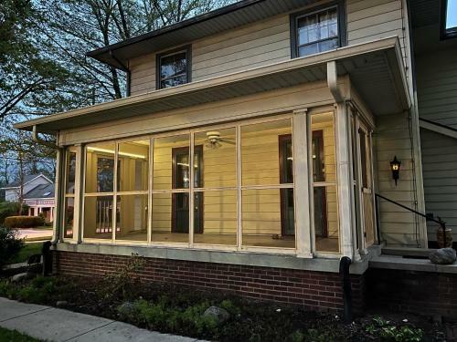 Historic Downtown Brownsburg Home W/charm