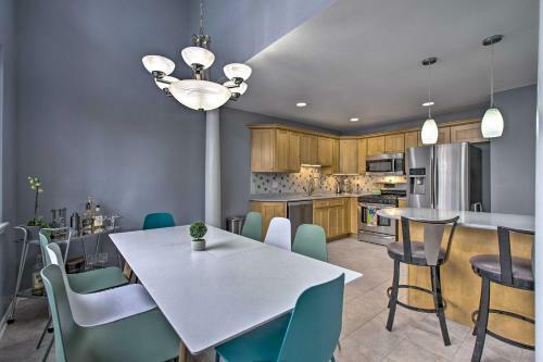 Immaculate Family Townhome - Walk To Beach!