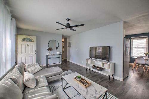 Modern Fort Wayne Home With Yard - 3 Mi To Dtwn