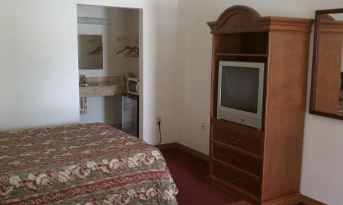Motel East Lake Inn