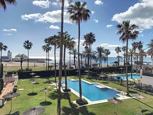 Superb Seafront Apartment Marina Real 305