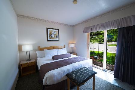 Hotel Waterton Glacier Suites - Deluxe Suite