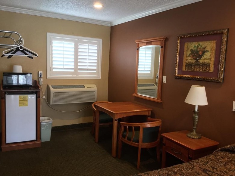 Bevonshire Lodge Motel