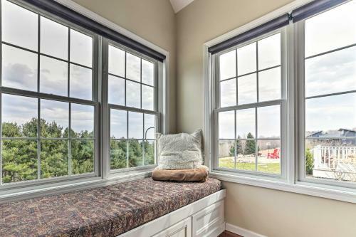 Bountiful Home With Fire Pit - Walk To Lake!