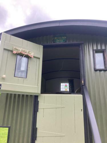 Shepherds Hut @ Tin And Canvas Glamping Pickering