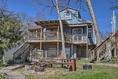 Sunny Lake Of The Ozarks Getaway With Fire Pit!