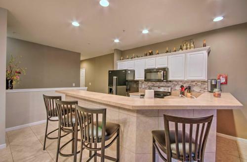 Apartamento Spacious Lakefront Condo With Community Pools!