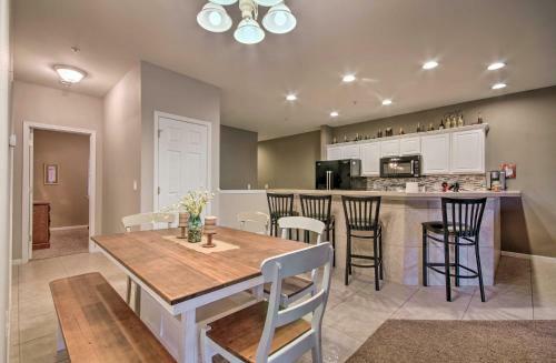 Apartamento Spacious Lakefront Condo With Community Pools!