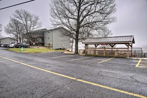 Apartamento Branson West Condo With Deck, Amenities Access!