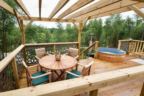 Hazel Yurt - Yurtshire Eavestone Lake Site