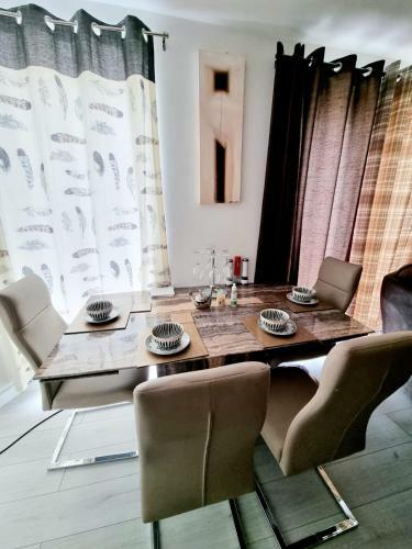 Lux, Cosy 2 Bedroom Apartment.