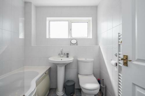 Spacious 3 Bedroom House!free Packing!free Wifi!