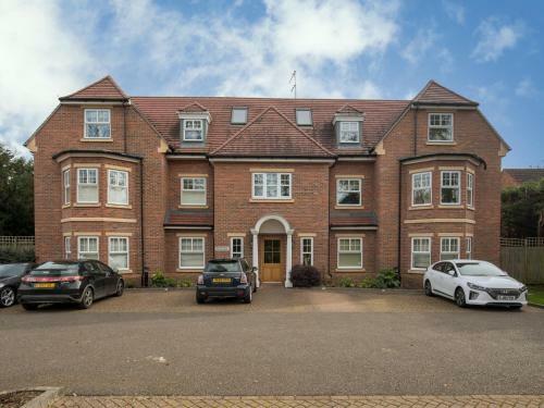 Easystays - Fab 3 Sleeper Apartment - Great Location & Parking