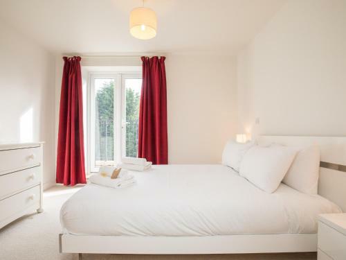 Easystays - Fab 3 Sleeper Apartment - Great Location & Parking