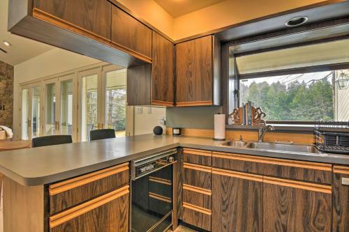 Catskill Mountains Getaway On 6 Acres With Pond