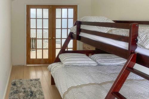Catskill Mountains Getaway On 6 Acres With Pond
