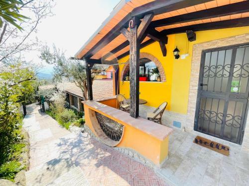 Costa Del Gallo A 4-bed Cottage In Sulmona