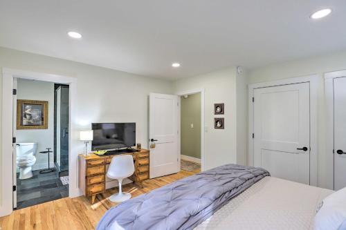 Modern Asheville Escape With Deck And Hot Tub!