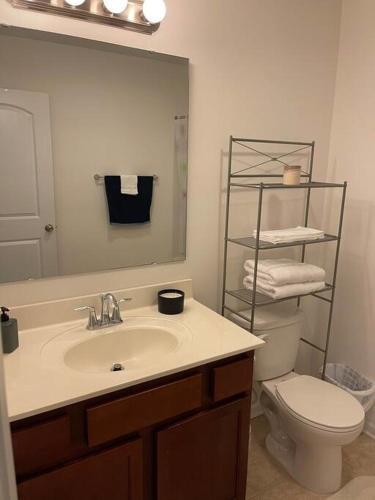 Oasis 10 Minutes From Uptown Entire Home