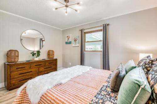 Chic Retreat At Lake Junaluska