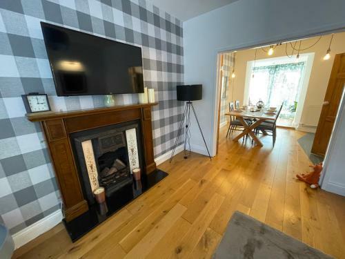 Cheerful 2 Bedroom Townhouse With Cinema Loft