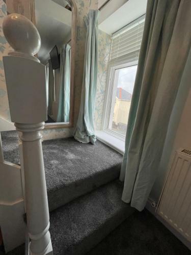Cheerful 2 Bedroom Townhouse With Cinema Loft