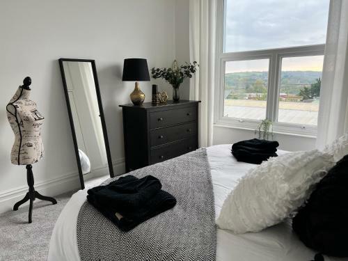 Heathcliff - 5 Bedroom House In Town Centre