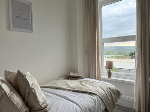 Heathcliff - 5 Bedroom House In Town Centre