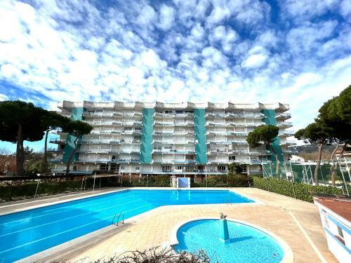 Oriol Center Apartments