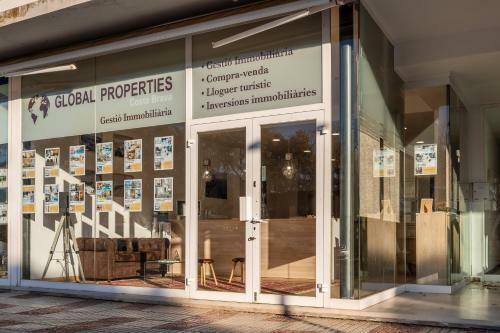Oriol Center Apartments
