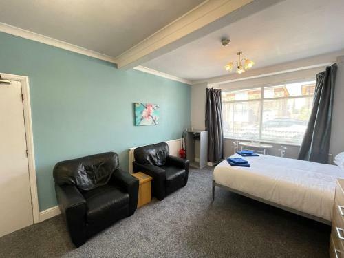 Large Ground Floor Studio Holiday Apartment Skegness - Flat 12