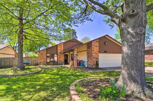 Family-friendly Broken Arrow Retreat With Yard!