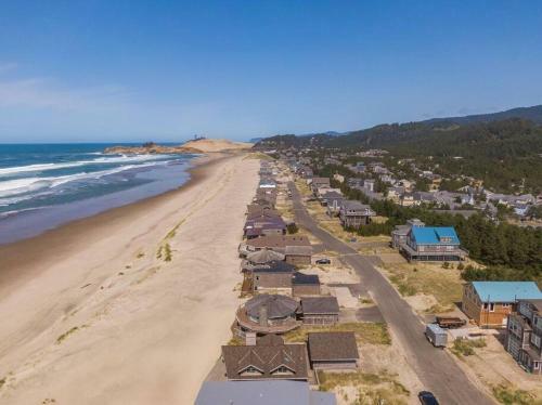 New!! Sand Dollar - Beachfront, Family Friendly Home With Highspeed Internet!