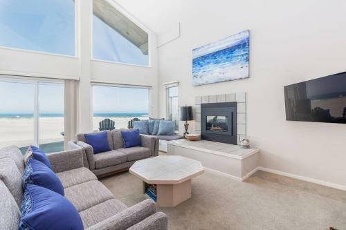 New!! Sand Dollar - Beachfront, Family Friendly Home With Highspeed Internet!