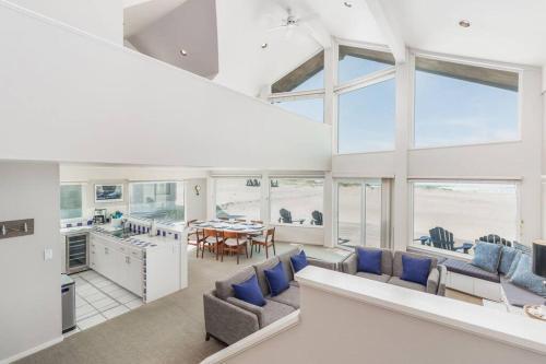 New!! Sand Dollar - Beachfront, Family Friendly Home With Highspeed Internet!