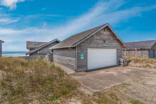 New!! Sand Dollar - Beachfront, Family Friendly Home With Highspeed Internet!