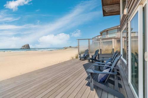 New!! Sand Dollar - Beachfront, Family Friendly Home With Highspeed Internet!