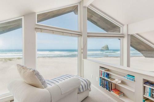 New!! Sand Dollar - Beachfront, Family Friendly Home With Highspeed Internet!