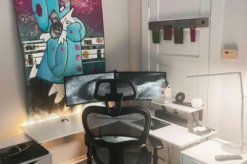 Bright Top-floor-corner-unit With View And Very Spacious
