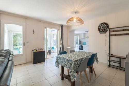 Maison Spacieuse Avec Jardin Arbore - Proche Plage