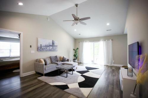 Entire Brand New Modern 3 Bed 2 Bath House