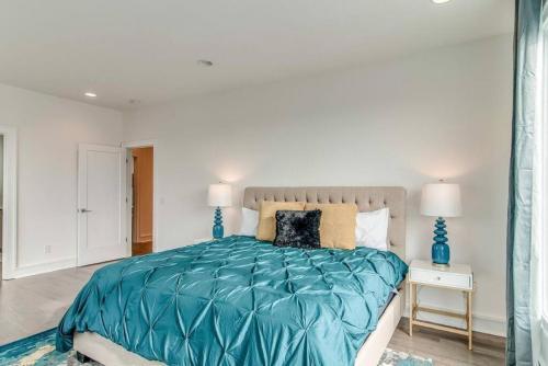 4 Connecting Condos - Sleeps 32 To 36 - Firepits - Garages - Rooftops Decks - Great Views - Security