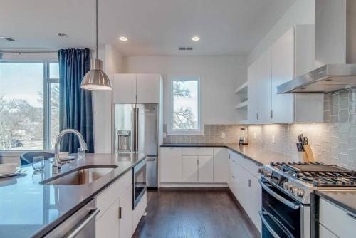 4 Connecting Condos - Sleeps 32 To 36 - Firepits - Garages - Rooftops Decks - Great Views - Security