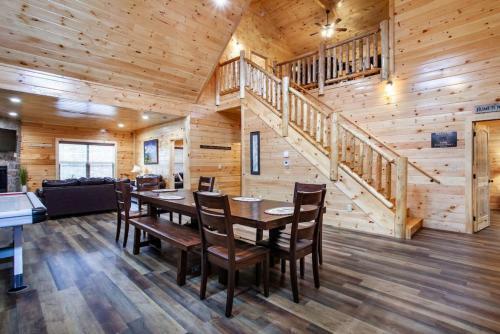 Swimming Bears Lodge Two Cabins With Pools And Hottubs