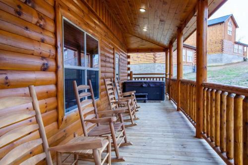 Swimming Bears Lodge Two Cabins With Pools And Hottubs