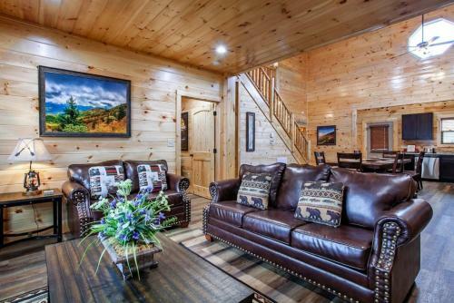 Swimming Bears Lodge Two Cabins With Pools And Hottubs