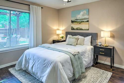 Modern Coppell Retreat With Patio And Fire Pit!