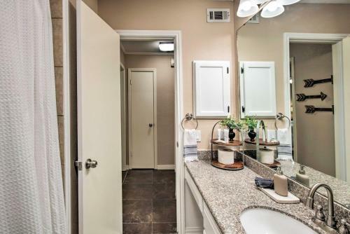 Modern Coppell Retreat With Patio And Fire Pit!