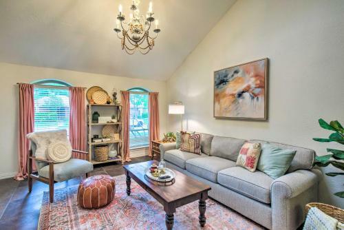 Modern Coppell Retreat With Patio And Fire Pit!